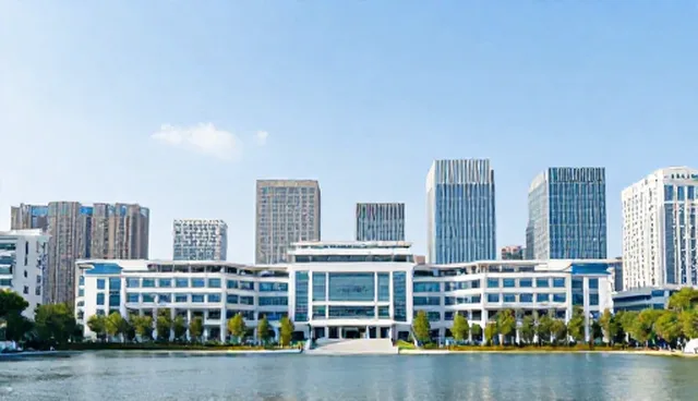 企业网站选型需关注网络性能与稳定性